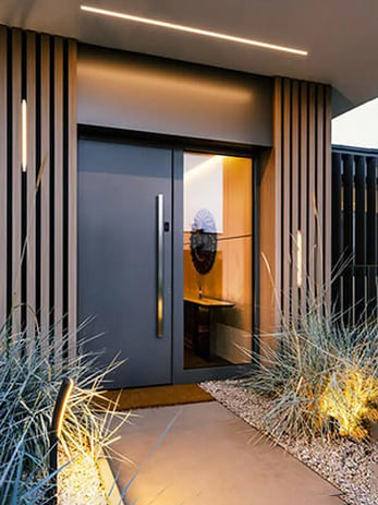 Scatto dall'esterno di un portoncino d'entrata Internorm.