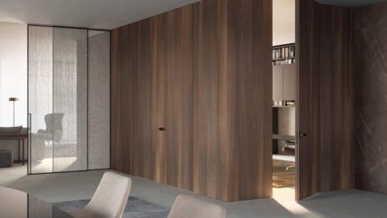 Scatto di una porta interna a battente della linea Adela by Henry Glass