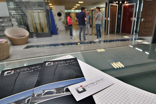 Gli uffici e il personale di Centro Infissi Rondanini
